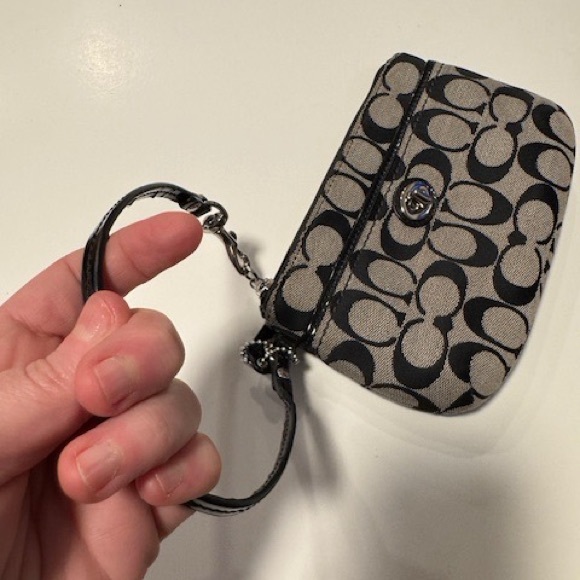 Coach Wristlet signature Monogram Black and White Purse - Picture 5 of 16